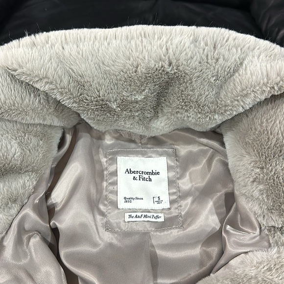🔥🔥🔥Abercrombie & Fitch Grey Teddy The A&F Mini Puffer Jacket - Picture 9 of 10